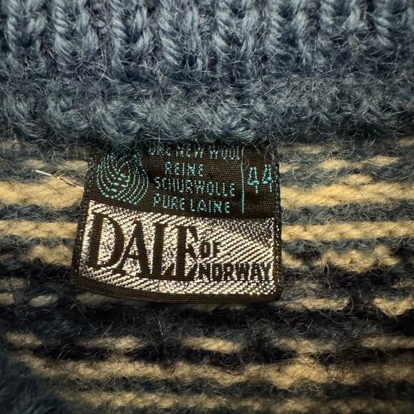 Dale of Norway Fair Isle Blue and Ivory Button-up 100% New Wool Cardigan Size 44 - Picture 4 of 6